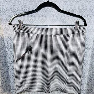 Stylish Black and White Houndstooth Skirt